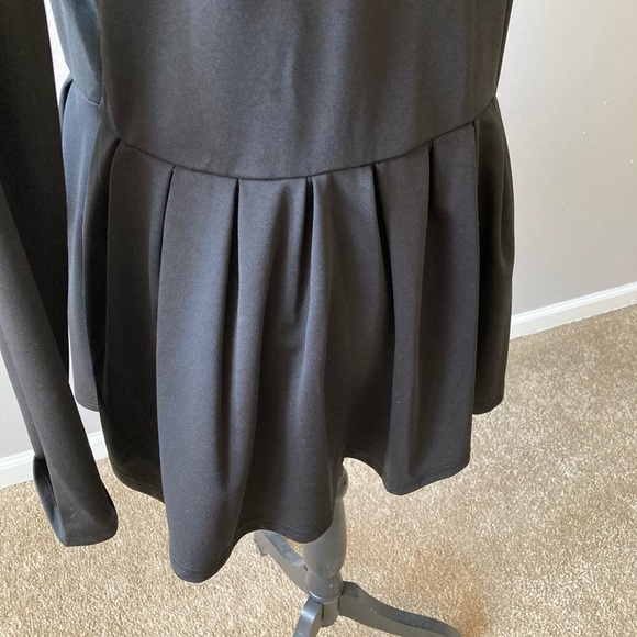 Black top - Picture 4 of 5